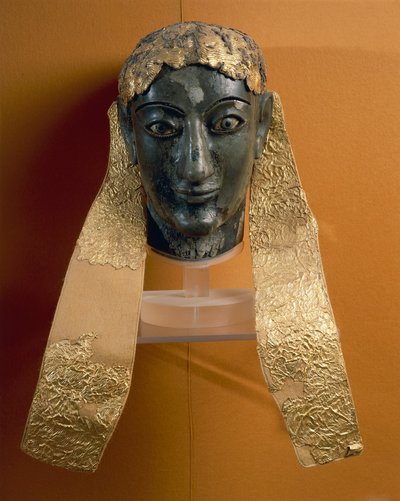 Cabeça do deus Apollo, com cabelos encaracolados (meios mistos) de Greek