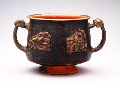 Kantharos com Relevo, encontrado em Pergamon, c.100 BC (cerâmica) de Greek