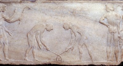 Art of Ancient Greece: Jogo de bola com lacrosse (princípio do hóquei actual). Escultura em baixo relevo. Museu Arqueológico de Athenes de Greek
