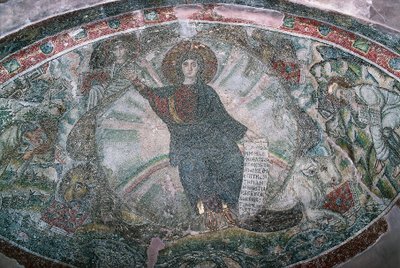 Cristo ascendeu ao céu rodeado por quatro evangelistas, Mosaico na Igreja de Hosios David, Ou Catholicon do Mosteiro de Latomos (Lista do Patrimônio Mundial da UNESCO) de Greek School