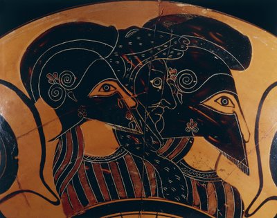 Detalhe de um vaso grego de figuras negras que representa três guerreiros com capacetes de Greek School