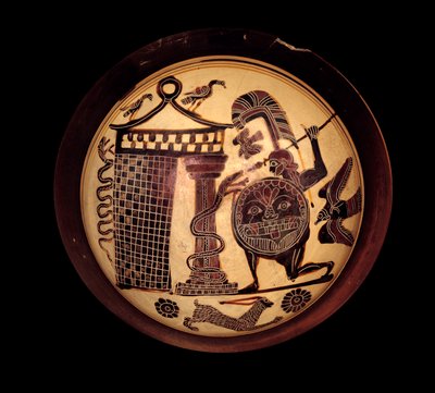 Arte grega: Taça laconiana com figuras negras representando Cadmos lutando contra o dragão de Tebas ou Apolo e a cobra Python. Pintura do pintor dos cavaleiros (século VI AC) 550-540 AC. de Greek School