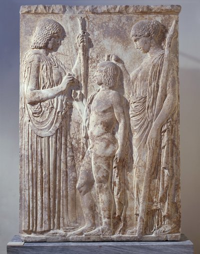 Bas-relevo de mármore representando a Tríade dos Mistérios Eleusianos com Persephone, Demeter e Triptolemus, de Eleusis de Greek School