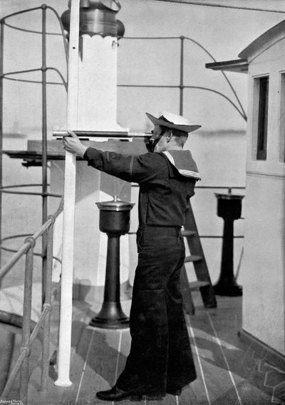 Um vigia na ponte de um navio de guerra britânico, 1896. de Gregory and Co