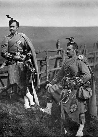 Pipe-Major Reith e Corporal-Piper Reith do Scottish de Londres, 1896. de Gregory and Co