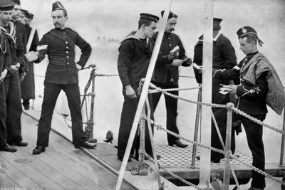 O carteiro dos navios que entra a bordo, 1896. de Gregory and Co