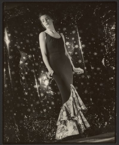 [Retrato de uma modelo de moda feminina não identificada]. de Günther Krampf