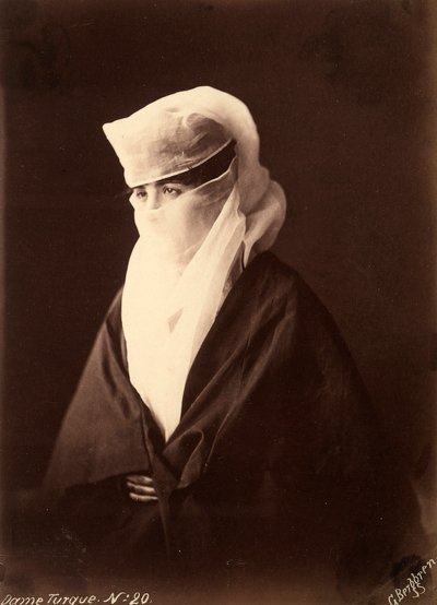 Mulher turca com o rosto coberto por um chador de Guillaume Berggren