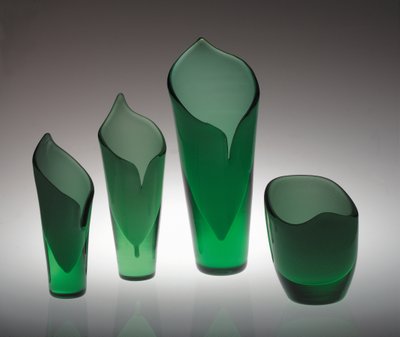 Três vasos de Calla e uma tigela de Gunnel Nyman