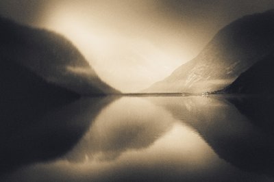 Reflexão sobre o Misty Fjord de Gustav Davidsson