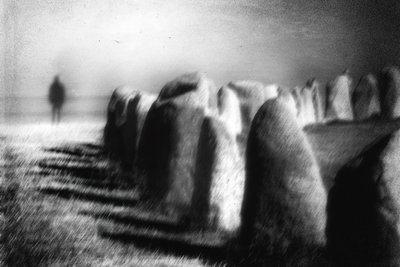 Paisagem misteriosa com um círculo de pedras de Gustav Davidsson