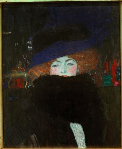 Senhora com boá de chapéu e penas de Gustav Klimt