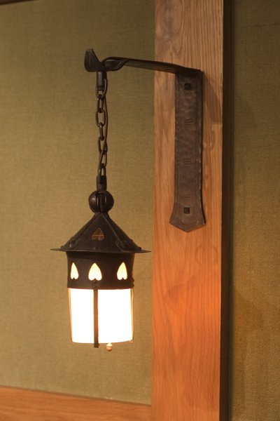 Par de arandelas, c.1904-1913 (cobre e vidro) de Gustav Stickley