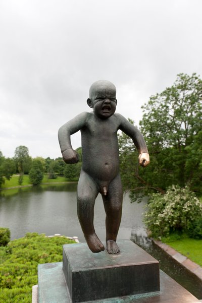 "Sinnatageen" menino furioso, escultura em Frogner Park, Oslo, Noruega (bronze) de Gustav Vigeland