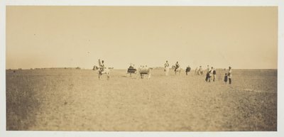Sem título [visitantes assistindo a manobras militares], 1857. de Gustave Le Gray