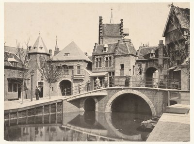 Vista de um canal em Amsterdã durante a Feira Mundial de 1895 Exposição Mundial de Amsterdã 1895 (título no objeto) de Guy de Coral and Co.