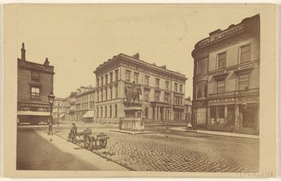 Estátua da Rainha e Casa do Clube, Glasgow. de H. Macfarlane