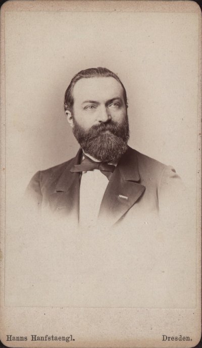 Retrato do violoncelista e compositor Friedrich Grützmacher 1832-1903, ca 1865. de Hanns Hanfstaengl