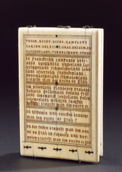 Relógio de sol da bússola Tablet, Nurenberg, 1574 (ver também 259577-78 e 259580) de Hans Ducher