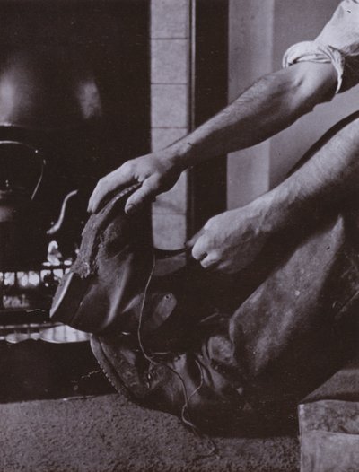 Sem botas (foto p/b) de Harold Burdekin