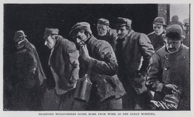 Bradford Woolcombers indo para casa do trabalho no início da manhã (foto a p/b) de Harold Hume Piffard