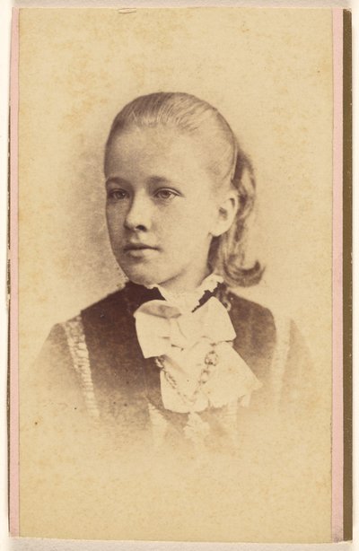 [Jovem rapariga não identificada, impressa em estilo vinheta] de Hastings and White and Fisher