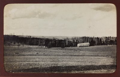 Primeira Guerra Mundial: a "Ucrânia nos anos 1914-1916 durante a invasão do exército alemão". Estrutura militar na zona rural (foto a p/b) de Heldenfriedhof Dsessentniki (attr. to)