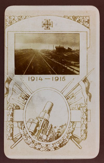 Primeira Guerra Mundial: a "Ucrânia nos anos 1914-1916 durante a invasão do exército alemão". Trilhos ferroviários (foto a p/b) de Heldenfriedhof Dsessentniki (attr. to)