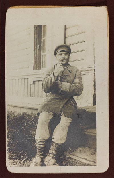 Primeira Guerra Mundial: a "Ucrânia nos anos 1914-1916 durante a invasão do exército alemão". Retrato de um homem (foto a p/b) de Heldenfriedhof Dsessentniki (attr. to)