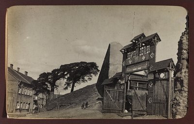Primeira Guerra Mundial: a "Ucrânia nos anos 1914-1916 durante a invasão do exército alemão". Vista de Lida (foto a p/b) de Heldenfriedhof Dsessentniki (attr. to)