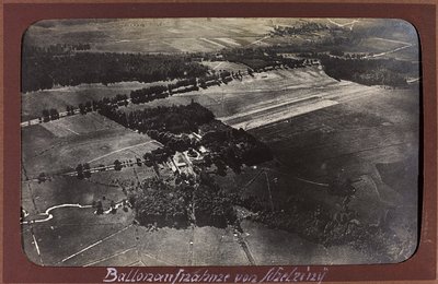 Primeira Guerra Mundial: a "Ucrânia nos anos 1914-1916 durante a invasão do exército alemão". Vista Aérea (foto p/b) de Heldenfriedhof Dsessentniki (attr. to)