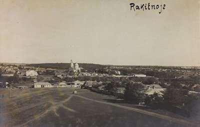 Primeira Guerra Mundial: a "Ucrânia nos anos 1914-1916 durante a invasão do exército alemão". Vista de Rakitnoe (foto a p/b) de Heldenfriedhof Dsessentniki (attr. to)
