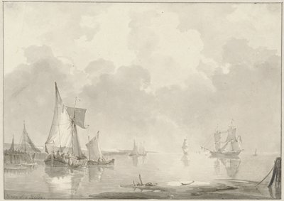Vista ao largo da costa com navios em águas paradas de Hendrik van den Helm