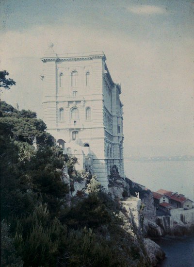 Elegante edifício fortificado no Golfo do Mónaco de Henri Chouanard