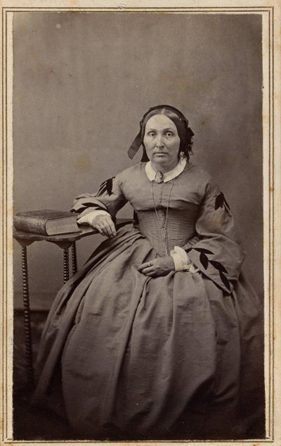 Retrato de uma mulher, década de 1860 (foto) de Henrietta M. Hart