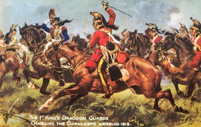 A 1ª Guarda Dragão do Rei, carregando os Cuirassiers, Waterloo 1815 (cor litho) de Henry A. Payne