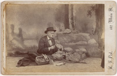 "Dominic Parsons à caça de fósseis",c. 1896 (foto) de Henry F. Post