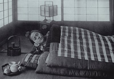 Hora de dormir no Japão (foto a p/b) de Herbert Ponting