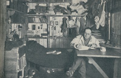 Capitão RF Scott, RN, escrevendo em seu diário, c1911, 1936. de Herbert Ponting