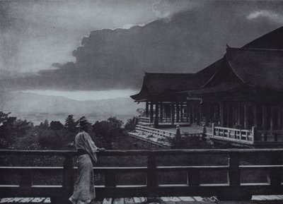 Luar no Kiyomizu-dera (foto a p/b) de Herbert Ponting