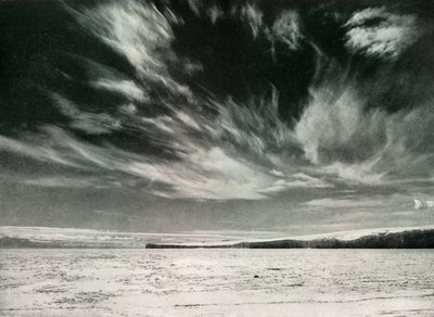 Notáveis nuvens cirros sobre a geleira Barne, 19 de dezembro de 1911, 1913 de Herbert Ponting