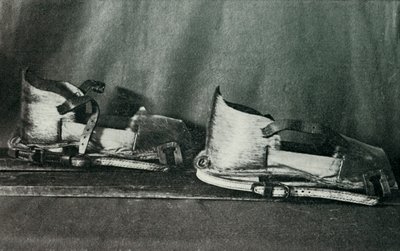 Sapatos de esqui para uso com Finnesko, c19101913, 1913 de Herbert Ponting
