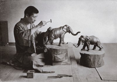 O Escultor de Bronze (foto a p/b) de Herbert Ponting
