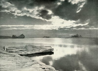 A Queda da Longa Noite Polar, c19101913, 1913. de Herbert Ponting
