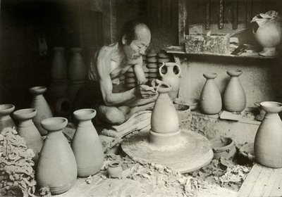 O Potter em sua roda, 1910. de Herbert Ponting