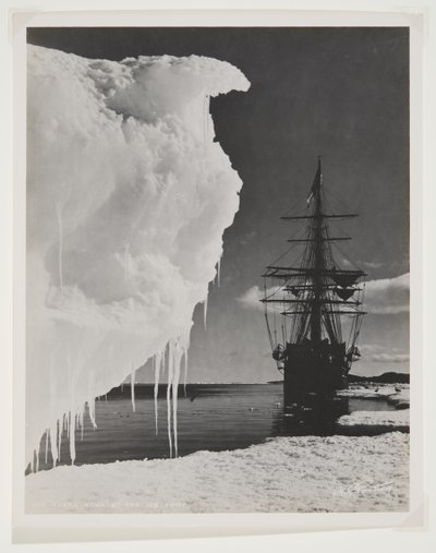 A Terra Nova no Ice Foot (impressão de brometo) de Herbert Ponting