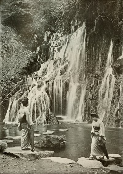 A cachoeira de jóias caindo em Yumoto, 1910. de Herbert Ponting