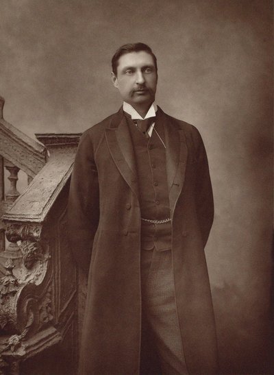 Retrato do escritor Sir Henry Rider Haggard 1856-1925. de Herbert Rose Barraud