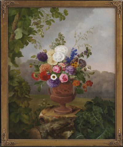 Vaso de estilo grego com flores, de pé em um toco de árvore de Hermania Neergaard
