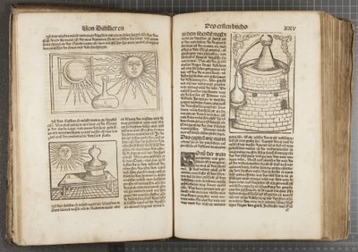 O livro sobre destilar de Hieronymus Brunschwig
